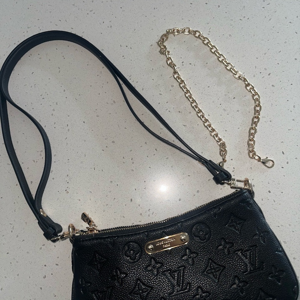 Elegant Black Crossbody Bag  L V Louis Vuitton